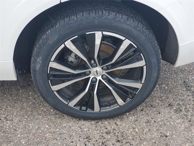 2023 Volvo XC60 B5 Ultimate Dark Theme