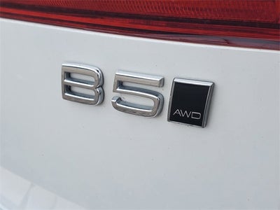 2023 Volvo XC60 B5 Ultimate Dark Theme