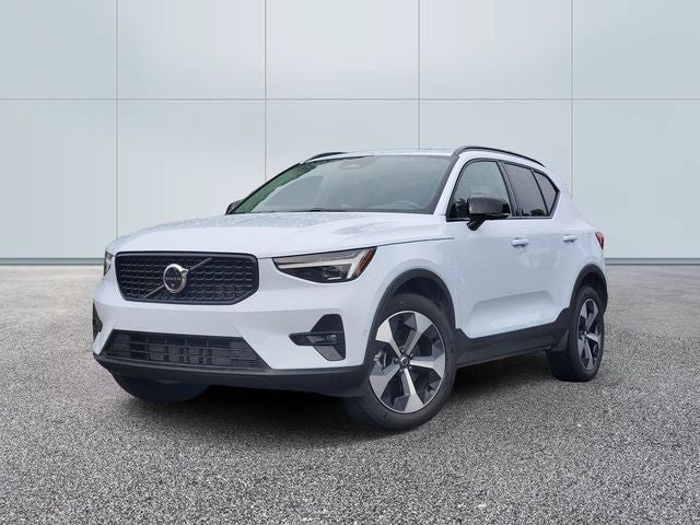 2026 Volvo XC40 B5 Plus