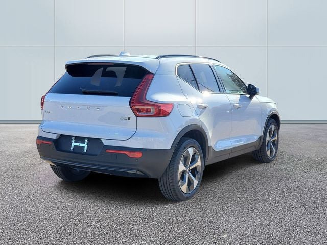2026 Volvo XC40 B5 Plus
