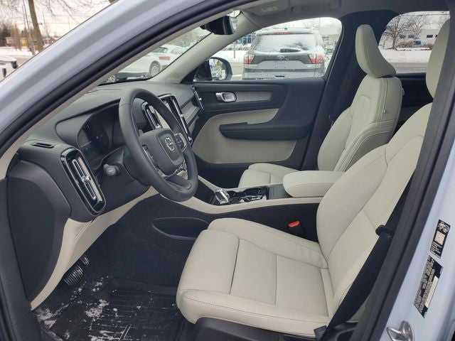 2026 Volvo XC40 B5 Plus