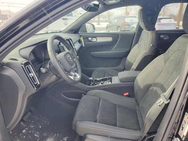 2026 Volvo XC40 B5 Ultra Black Edition