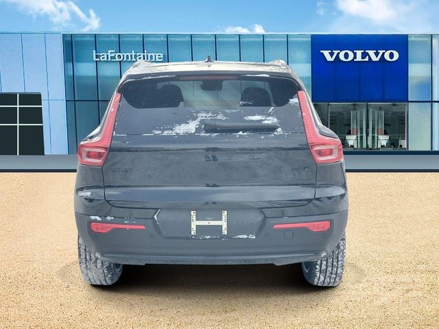 2026 Volvo XC40 B5 Ultra Black Edition