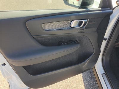 2026 Volvo XC40 B5 Ultra Black Edition