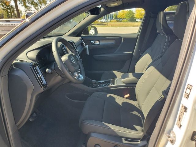 2026 Volvo XC40 B5 Ultra Black Edition