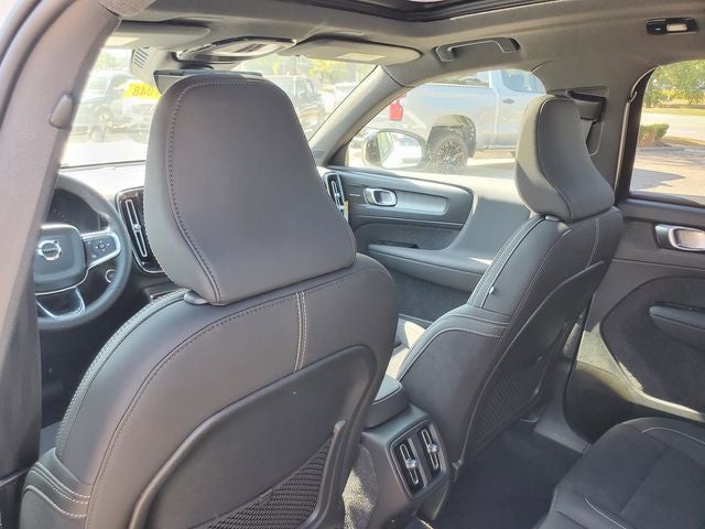 2026 Volvo XC40 B5 Ultra Black Edition