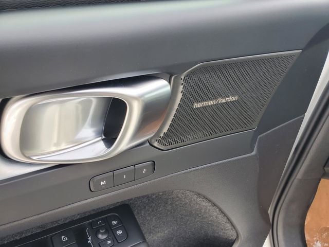 2026 Volvo XC40 B5 Ultra Black Edition