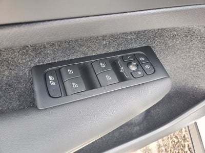 2026 Volvo XC40 B5 Ultra Black Edition