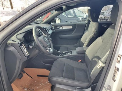 2026 Volvo XC40 B5 Ultra Black Edition