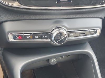 2026 Volvo XC40 B5 Ultra Black Edition