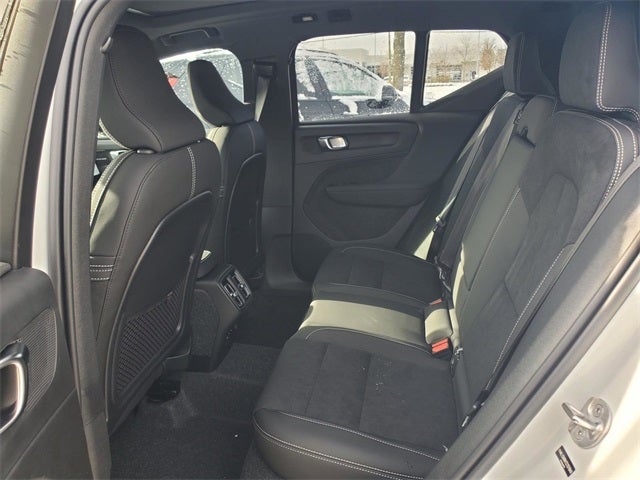 2026 Volvo XC40 B5 Ultra Black Edition