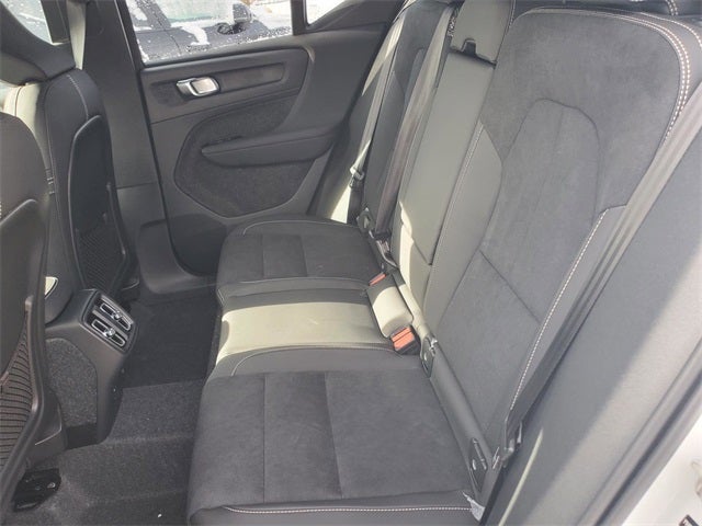 2026 Volvo XC40 B5 Ultra Black Edition