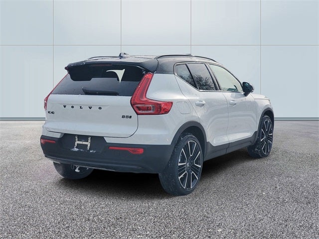 2026 Volvo XC40 B5 Ultra Black Edition