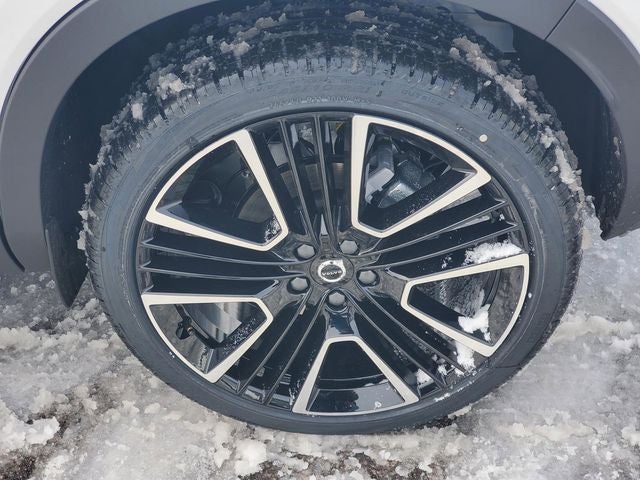 2026 Volvo XC40 B5 Ultra Black Edition