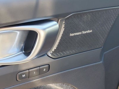 2026 Volvo XC40 B5 Ultra Black Edition