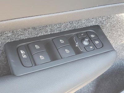 2026 Volvo XC40 B5 Ultra Black Edition