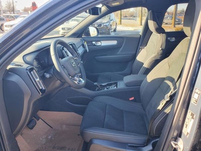 2026 Volvo XC40 B5 Ultra Black Edition