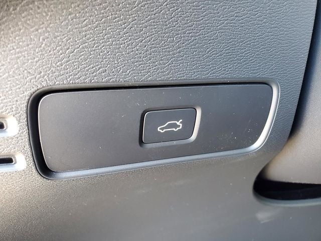 2026 Volvo XC40 B5 Ultra Black Edition