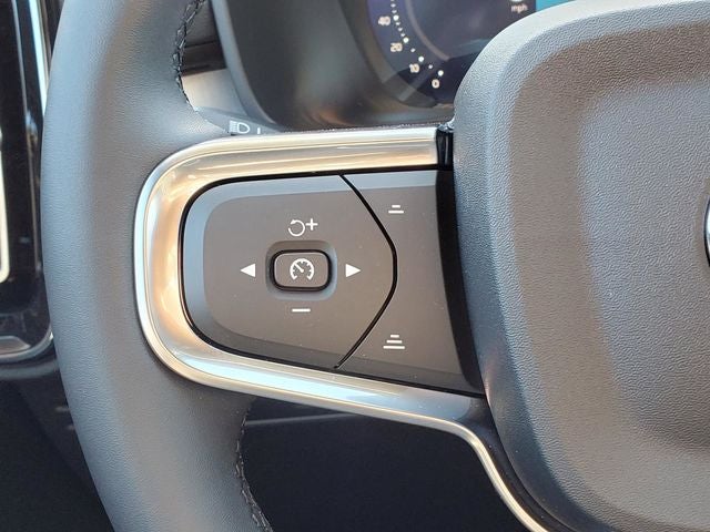 2026 Volvo XC40 B5 Ultra Black Edition
