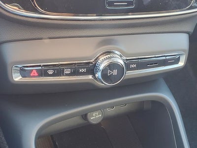 2026 Volvo XC40 B5 Ultra Black Edition