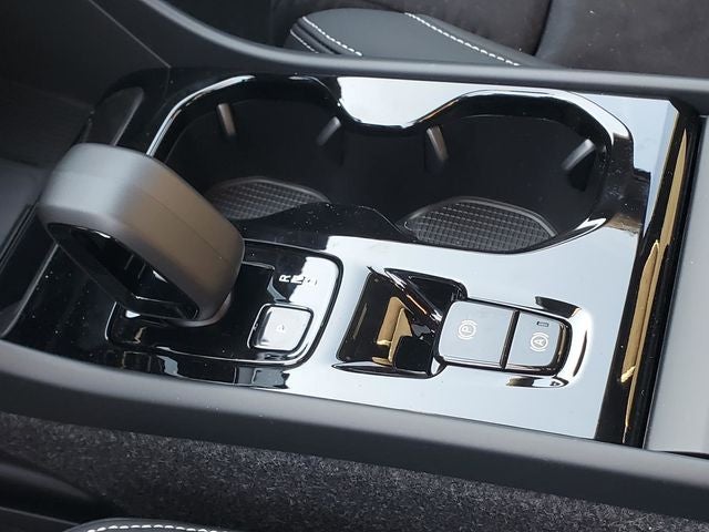 2026 Volvo XC40 B5 Ultra Black Edition