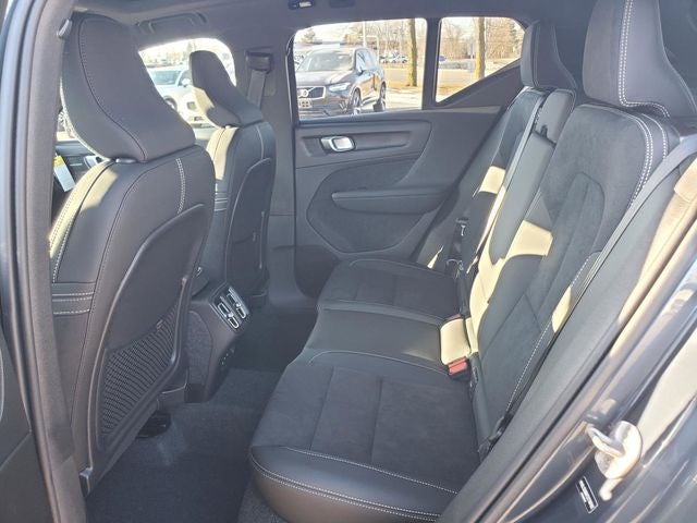 2026 Volvo XC40 B5 Ultra Black Edition
