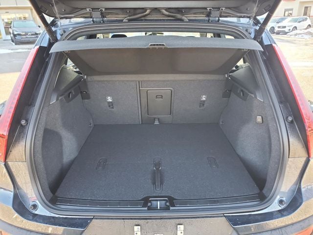 2026 Volvo XC40 B5 Ultra Black Edition