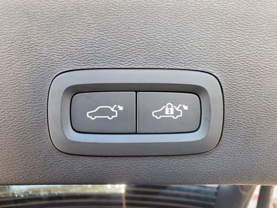 2026 Volvo XC40 B5 Ultra Black Edition