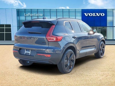 2026 Volvo XC40 B5 Ultra Black Edition