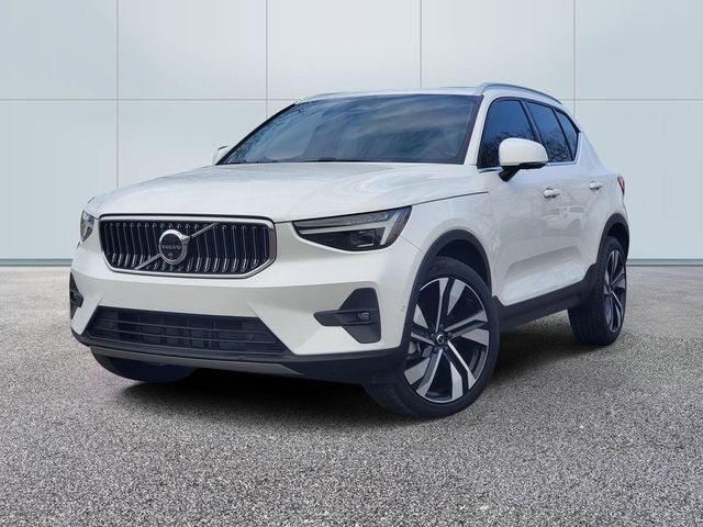 2024 Volvo XC40 B5 Plus Bright Theme