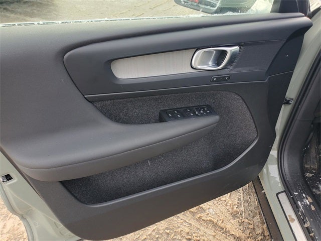 2025 Volvo XC40 B5 Core