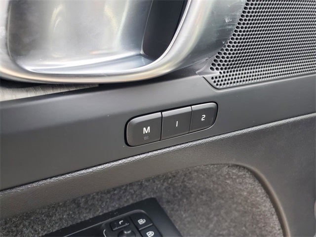 2025 Volvo XC40 B5 Core