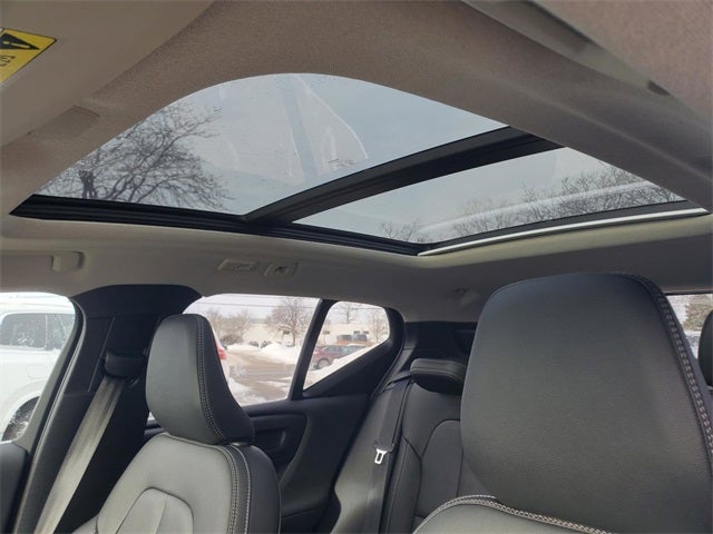 2025 Volvo XC40 B5 Core