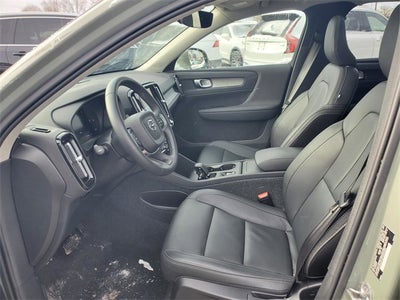 2025 Volvo XC40 B5 Core