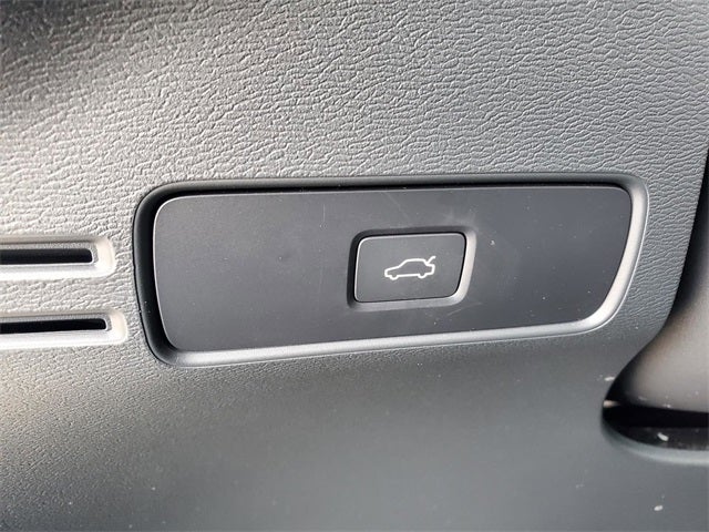 2025 Volvo XC40 B5 Core