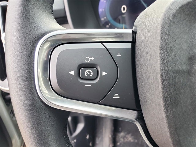 2025 Volvo XC40 B5 Core