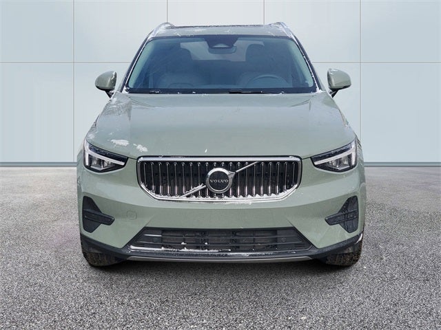 2025 Volvo XC40 B5 Core