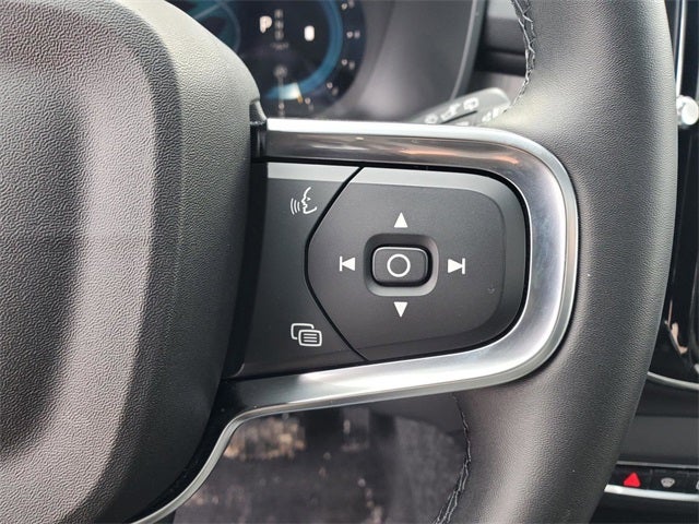 2025 Volvo XC40 B5 Core