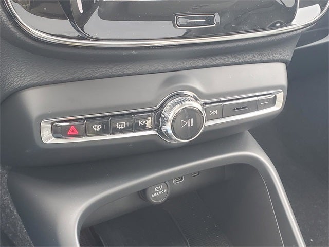 2025 Volvo XC40 B5 Core