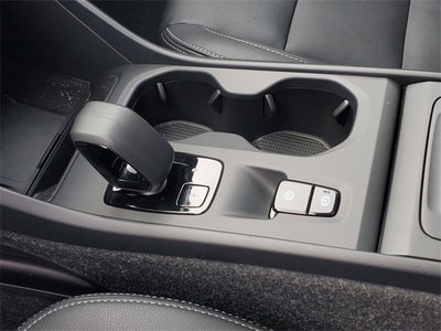 2025 Volvo XC40 B5 Core