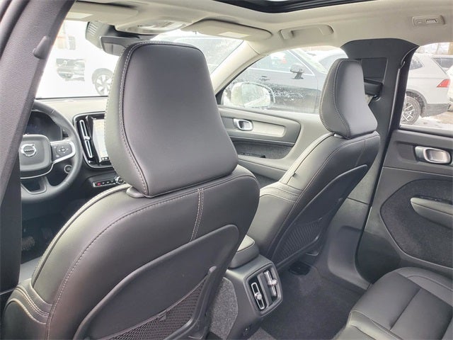 2025 Volvo XC40 B5 Core
