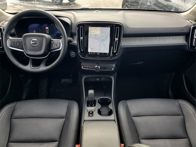 2025 Volvo XC40 B5 Core