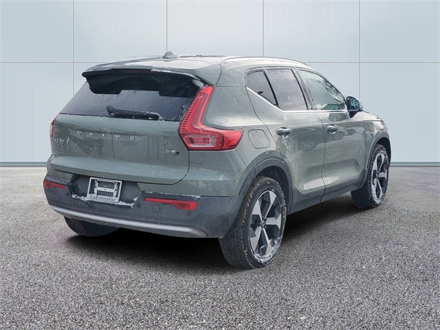2025 Volvo XC40 B5 Core