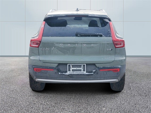 2025 Volvo XC40 B5 Core