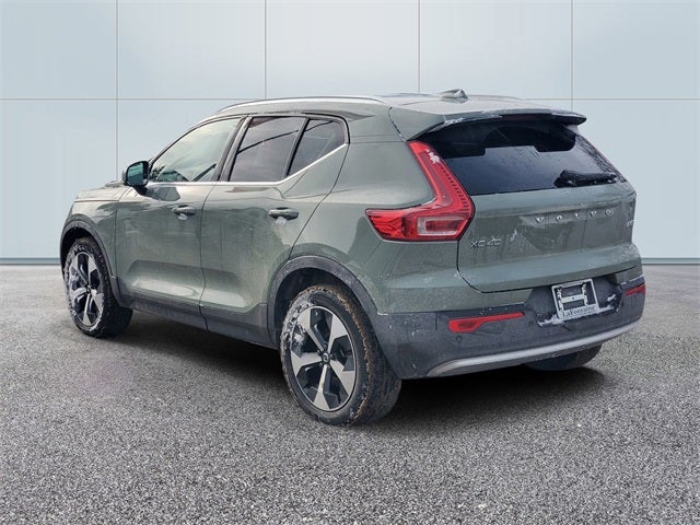 2025 Volvo XC40 B5 Core