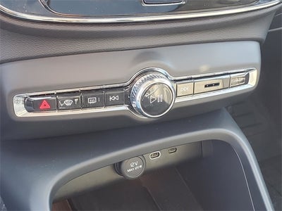 2025 Volvo XC40 B5 Core