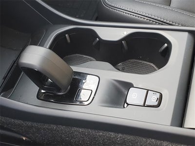 2025 Volvo XC40 B5 Core