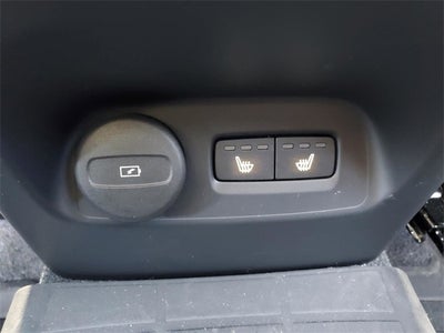 2025 Volvo XC40 B5 Core