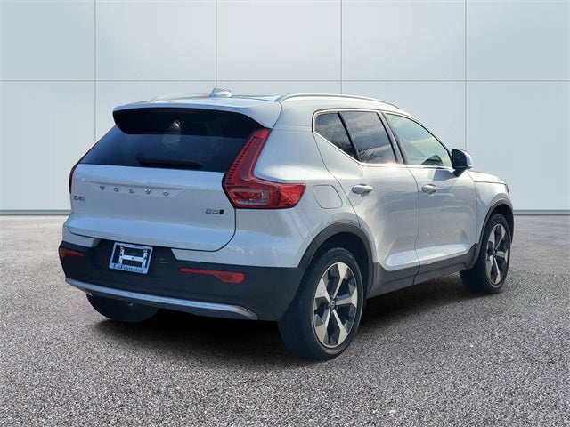 2025 Volvo XC40 B5 Core