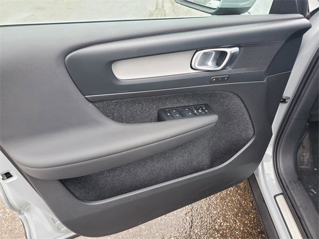 2025 Volvo XC40 B5 Core